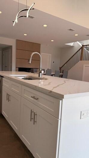 Interior - The Sandpearl - modern dune home,hot tub, fire pit, barbeque, beaches, wineries (Stevensville)