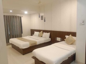 Room - Sai Gangotri Hotel (Shirdi)