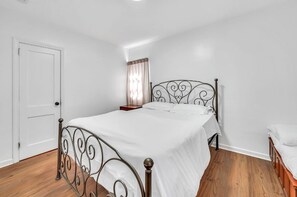 Room - The Buffalo Retreat (Cheektowaga)