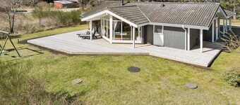 Spa holiday home by Høve Beach