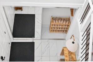 Interior - Modern Luxury 6BR Home •Sleeps12•12 mins Airport (Calgary)