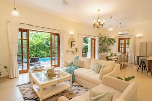 Flat-screen TV - ELIVAAS  Lumin 4 BHK with Pool in Arpora (Arpora)