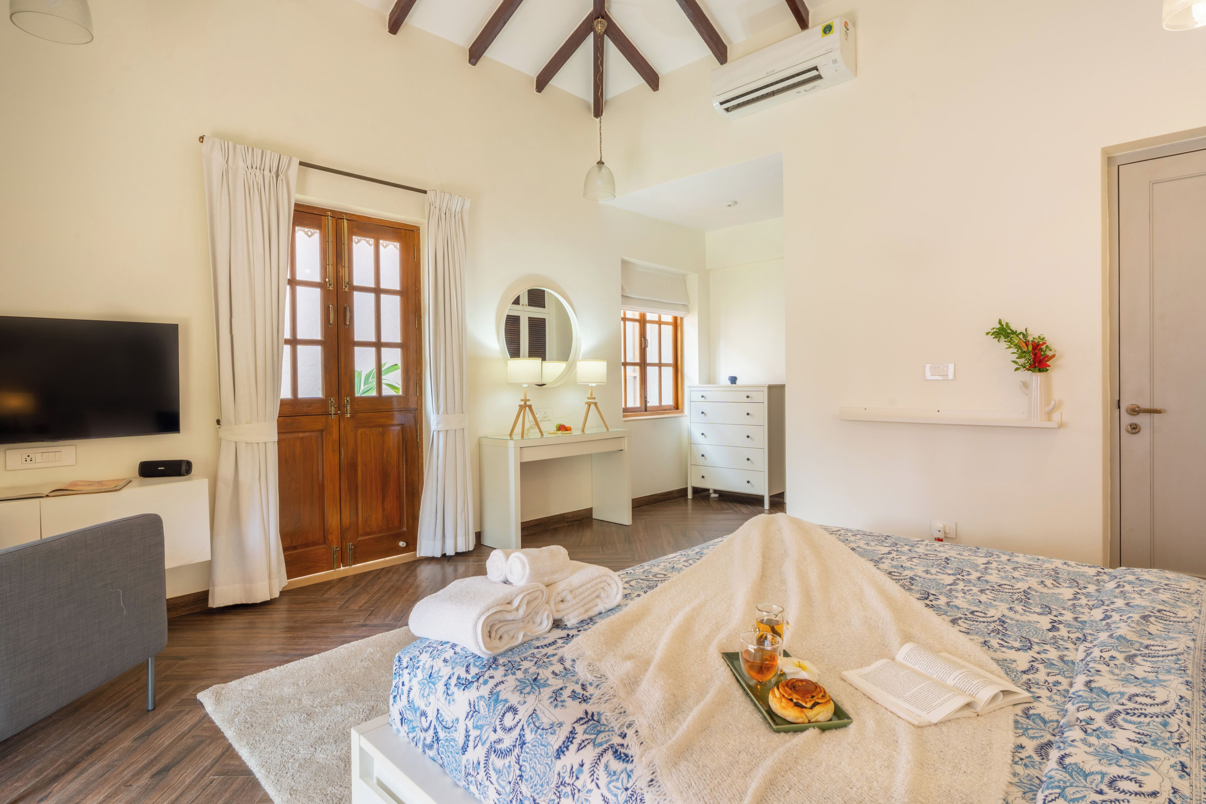 Deluxe-Villa, Balkon, Gartenblick | Bügeleisen/Bügelbrett, kostenloses WLAN