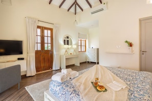 Deluxe Villa, Balcony, Garden View | Iron/ironing board, free WiFi - ELIVAAS  Lumin 4 BHK with Pool in Arpora (Arpora)