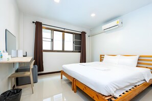 WiFi (free), bed sheets - The Hidden Giant Swing (Bangkok)