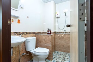 Studio | Bathroom | Shower, rainfall showerhead, bidet, towels - The Hidden Giant Swing (Bangkok)