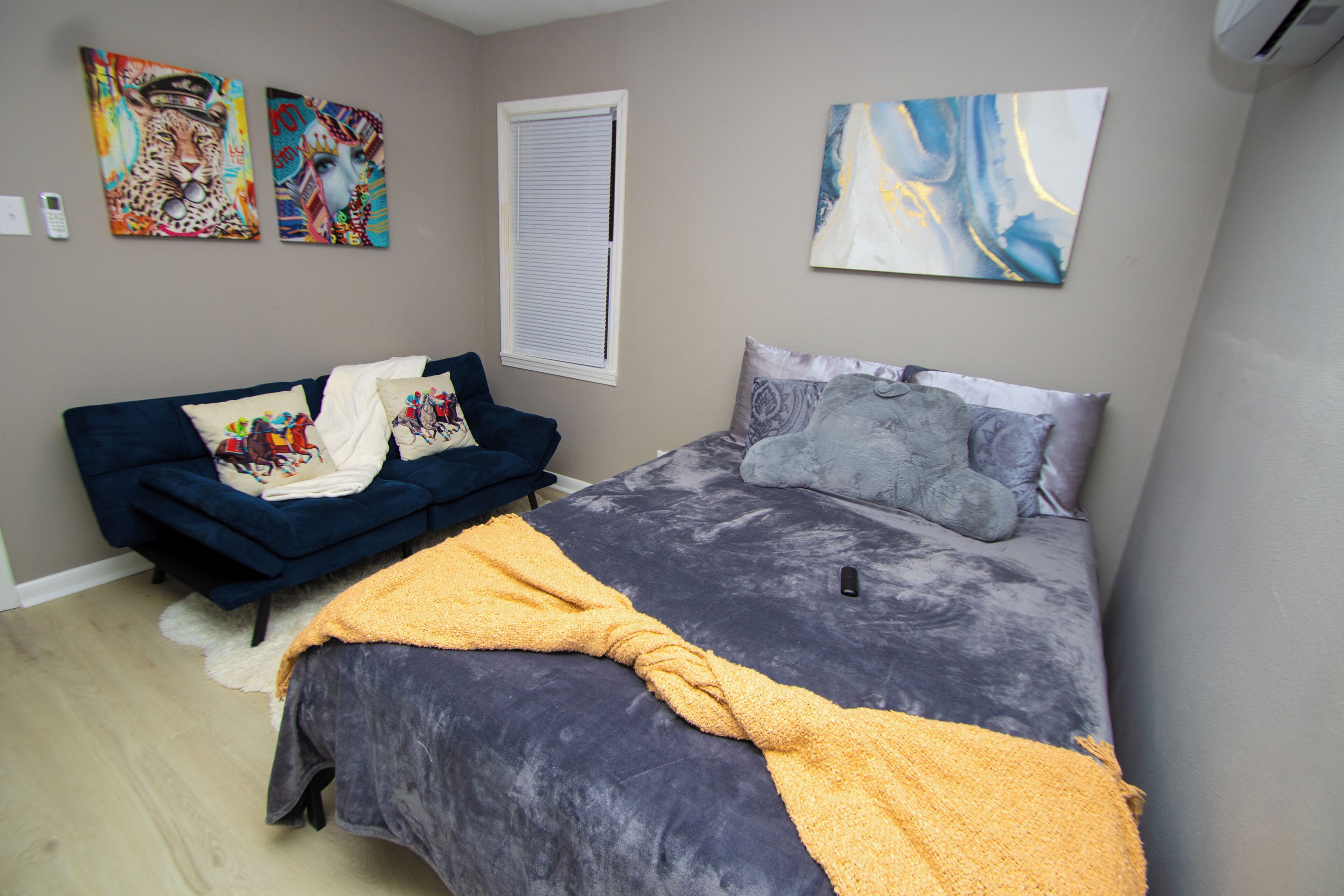 Iron/ironing board, WiFi, bed sheets