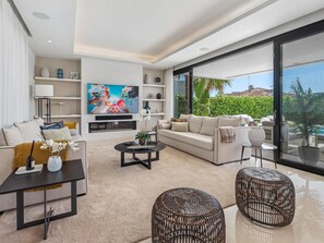 TV - Villa Fleur by Vacation Marbella (Estepona)