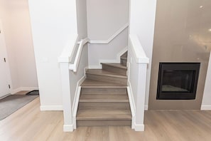 Interior - Where Luxury Feels Like Home | Cozy, Comfy and Spacious 4-Bedroom Retreat (Edmonton)