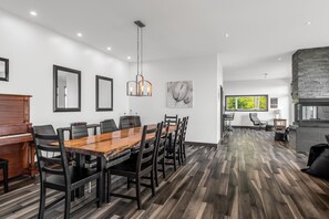 Dining - Vrbo Property (Petite-Rivière-Saint-François)