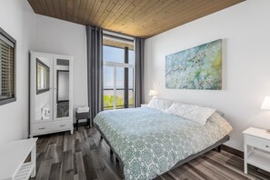 Room - Vrbo Property (Petite-Rivière-Saint-François)