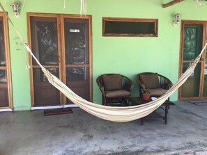 Standard Triple Room, Garden View | Terrace/patio - La Casa de Jessy (Máncora)