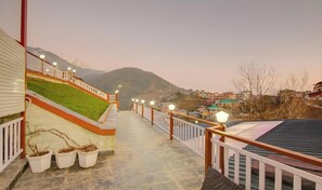 Property grounds - The Alpine Villa Mcleodganj (Naddi)