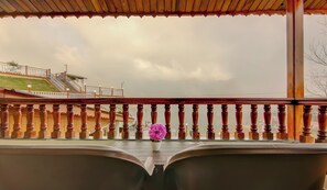 Property grounds - The Alpine Villa Mcleodganj (Naddi)