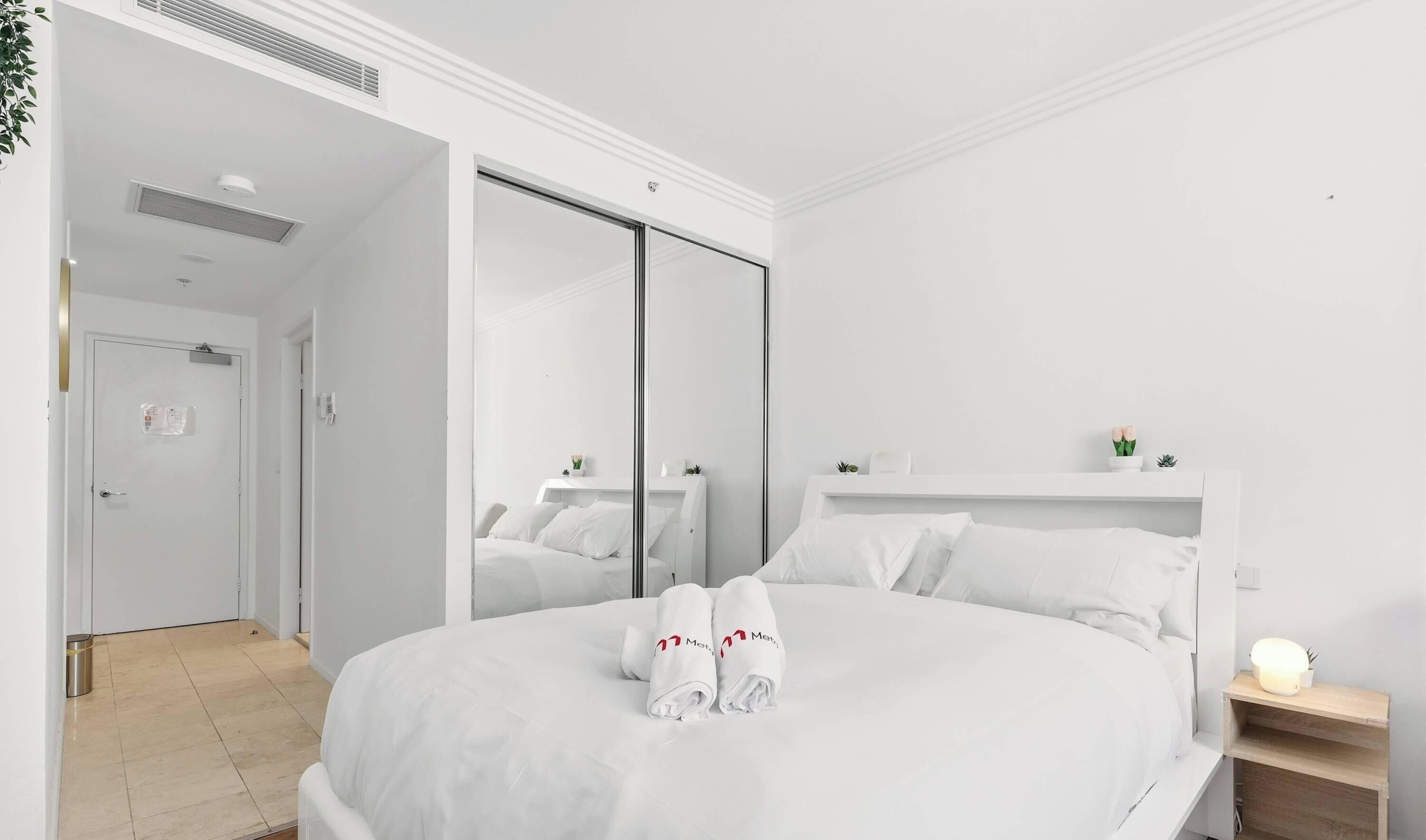 1 chambre, bureau, fer et planche à repasser, accès Internet