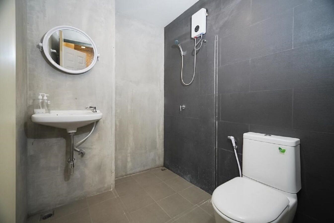 Handtücher, Seife, Shampoo, Toilettenpapier