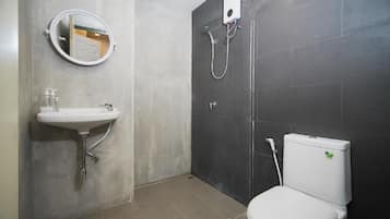 Khăn tắm, xà phòng, dầu gội, giấy vệ sinh