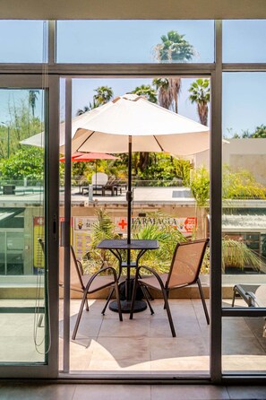 Outdoor dining - Condo 4 1/2 on 2 floors with pool Near the sea (Nuevo Nayarit)
