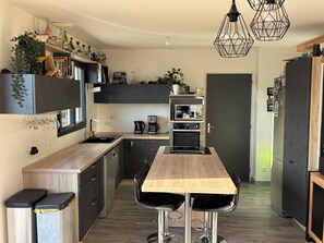 Private kitchen - Family home with enclosed garden 5 minutes from the beach (Plouharnel)