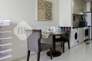 Apartment | Dining - Bloomfields Elegant Stu Damac (Dubai)