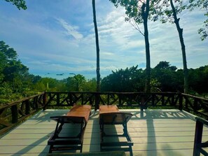 Outdoor dining - Drifter's Anchor (Ko Change)