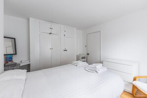 1 bedroom, iron/ironing board, Internet - Bright Islington One Bedroom Retreat (London)