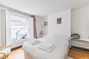 1 slaapkamer, een strijkplank/strijkijzer, internet