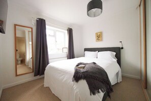 5 slaapkamers, een strijkplank/strijkijzer, wifi, beddengoed
