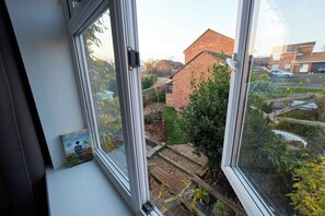 Interior - Delightful 5-bedroom detached house in charming Frome perfect for long stays (Frome)