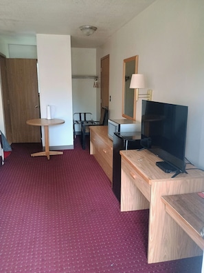 Room - Two Medicine Inn & Resort (East Glacier Park)