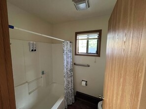 Room - Two Medicine Inn & Resort (East Glacier Park)