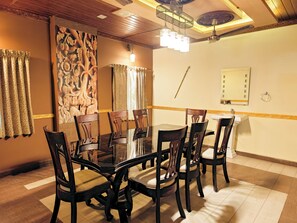 Family dining - Sree Rame Farm Stay (Coimbatore)