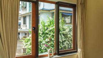 Deluxe Villa, Balcony, Garden View | Interior