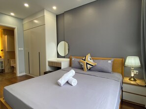 Deluxe Twin Room, City View - Royalites Vinhomes DCapitale Hanoi (Cau Giay)