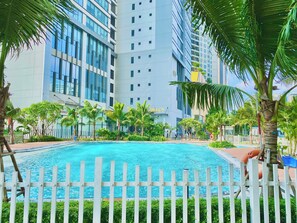 Pool - Royalites Vinhomes DCapitale Hanoi (Cau Giay)