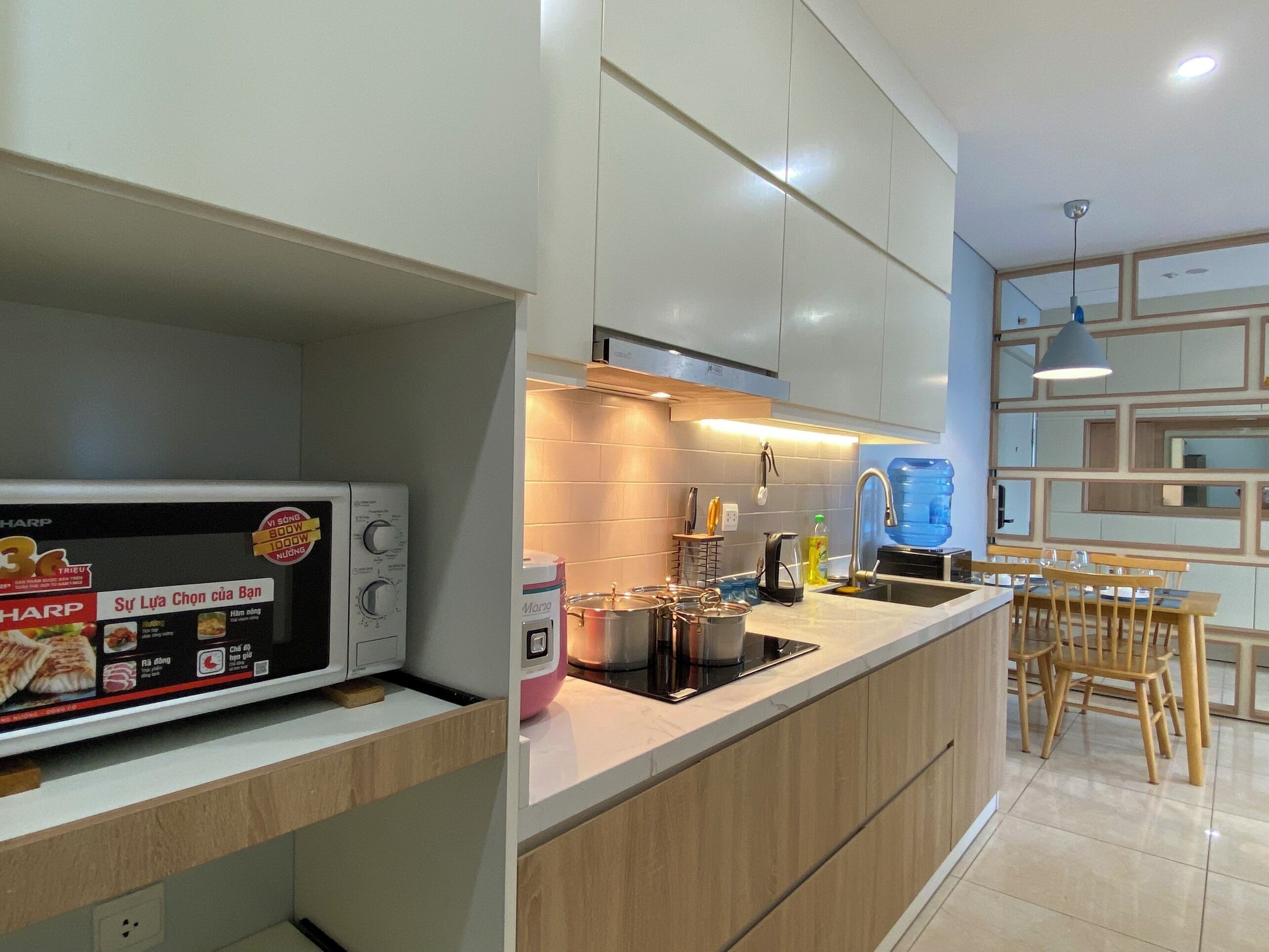 Deluxe Twin Room, City View | Private kitchen
