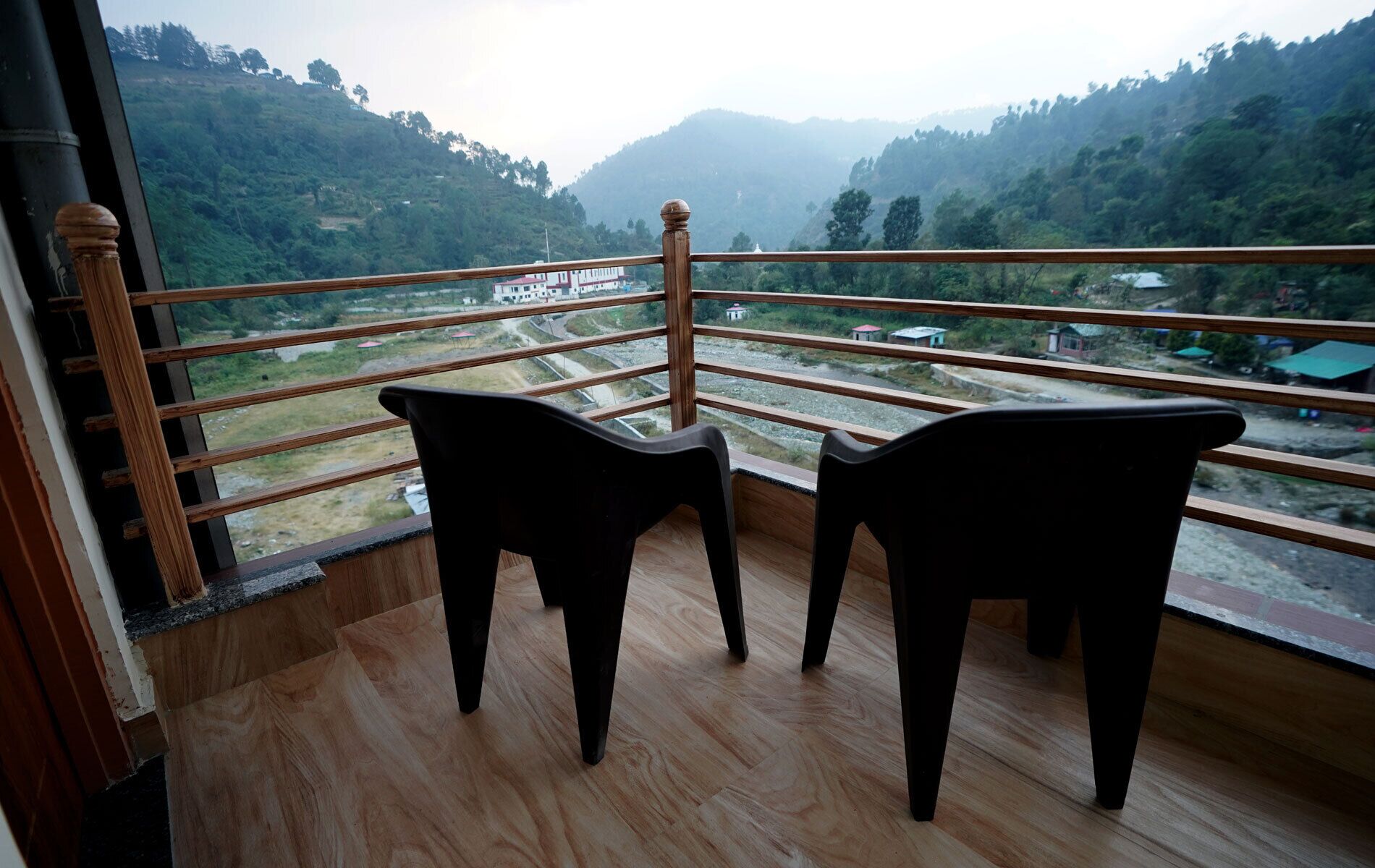 Habitación superior, vistas al río | Jardines del alojamiento