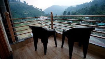 Habitación superior, vistas al río | Jardines del alojamiento