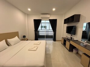 Superior-Doppelzimmer, 1 King-Bett, Balkon, Stadtblick