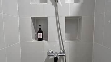 Standaard tweepersoonskamer, 1 kingsize bed | Badkamer