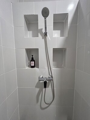 Standard Double Room, 1 King Bed | Bathroom - Lucky Residence Phuket Town by T&P (Patong)