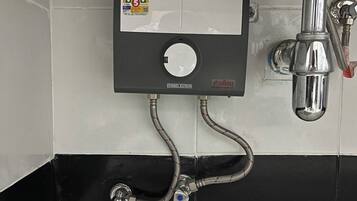 Standard Double Room, 1 King Bed | Bathroom