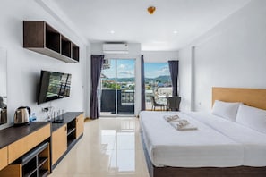 Superior Room with Balcony Mountain View | Desk, blackout drapes, soundproofing, WiFi (free) - Lucky Residence Phuket Town (Ratsada)