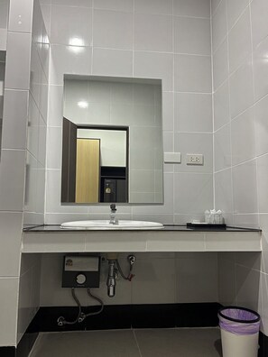 Superior-Doppelzimmer, 1 King-Bett, Balkon, Stadtblick | Badezimmer