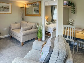 TV, fireplace - 1 bedroom accommodation in Beeford (Beeford)