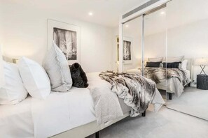 1 bedroom, desk, iron/ironing board, free WiFi - Exclusive Luxury and Spectacular Views at Australia 108! 1 Bedroom | 1 Bathroom (Southbank)