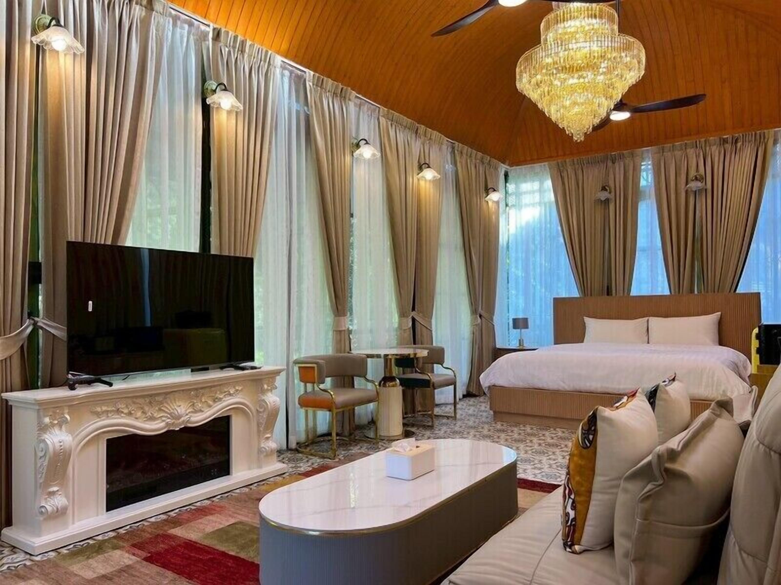 Luxury Room | Minibar, desk, free WiFi, bed sheets