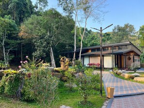 Hide Away Villa - La Wong Creek at Pang Hi (Doi Saket)