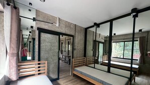 A modern room with a bed, a bench, and a large mirror. - La Wong Creek at Pang Hi (Doi Saket)