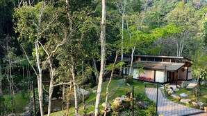 A modern house with a garden, surrounded by trees. - La Wong Creek at Pang Hi (Doi Saket)